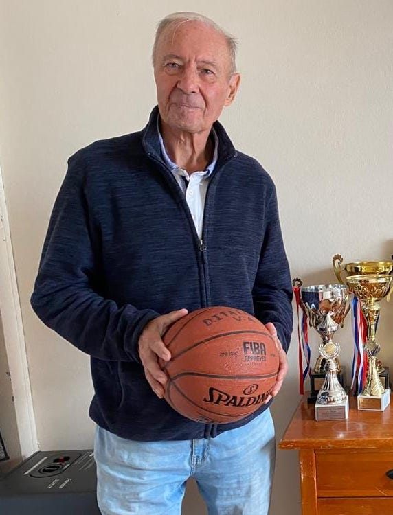 Retrato de Jaime Cotroneo Lanzetta, impulsor del básquetbol en Villa Alemana